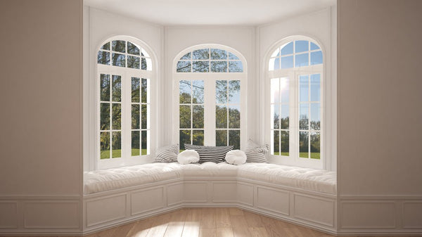 Large Window Decor: 12 Ways to Decorate a Bay Window - Elegant Strand
